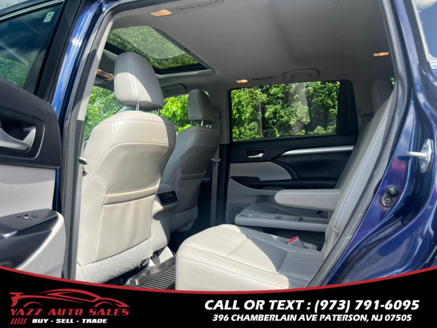 2016 Toyota Highlander AWD 4dr V6 XLE (Natl) photo