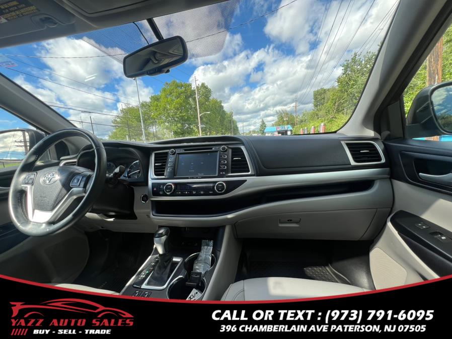 2016 Toyota Highlander AWD 4dr V6 XLE (Natl) photo