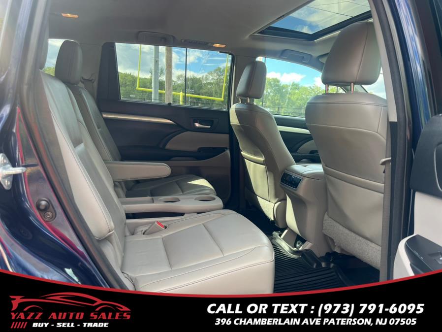 2016 Toyota Highlander AWD 4dr V6 XLE (Natl) photo
