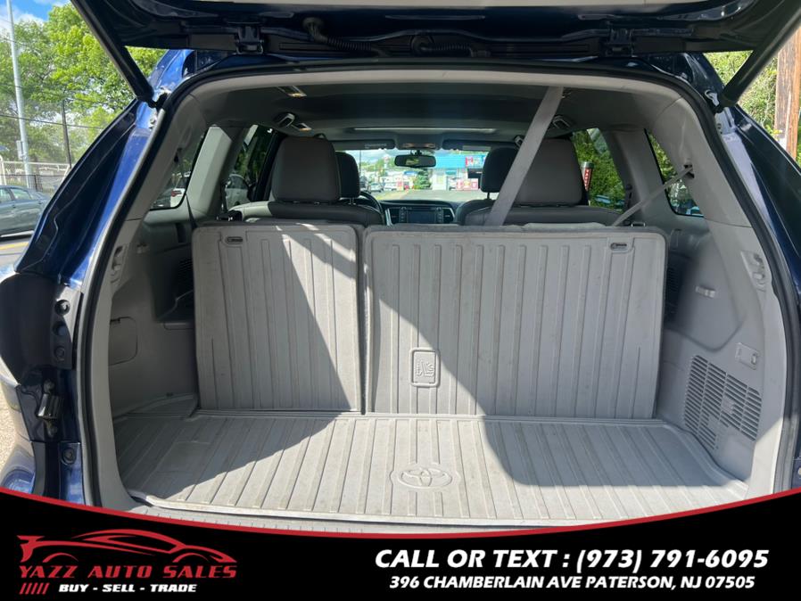 2016 Toyota Highlander AWD 4dr V6 XLE (Natl) photo