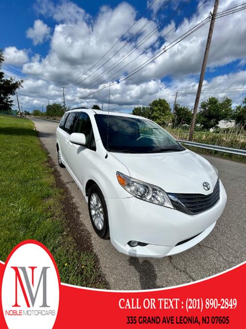 2013 Toyota Sienna XLE 7-Passenger Auto Access Se photo