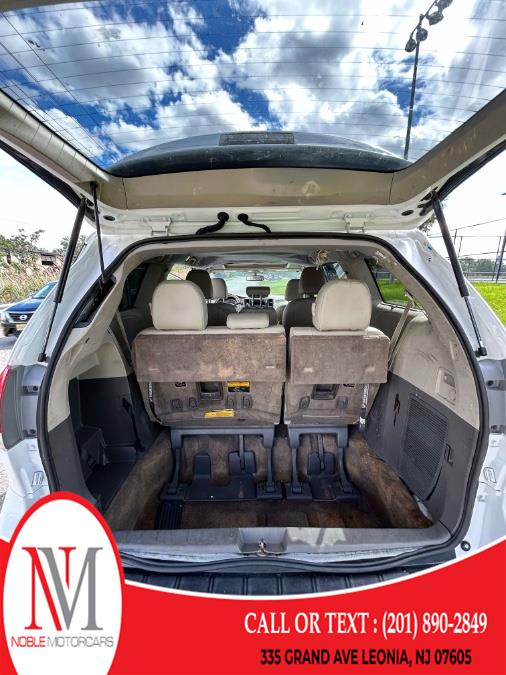 2013 Toyota Sienna XLE 7-Passenger Auto Access Se photo