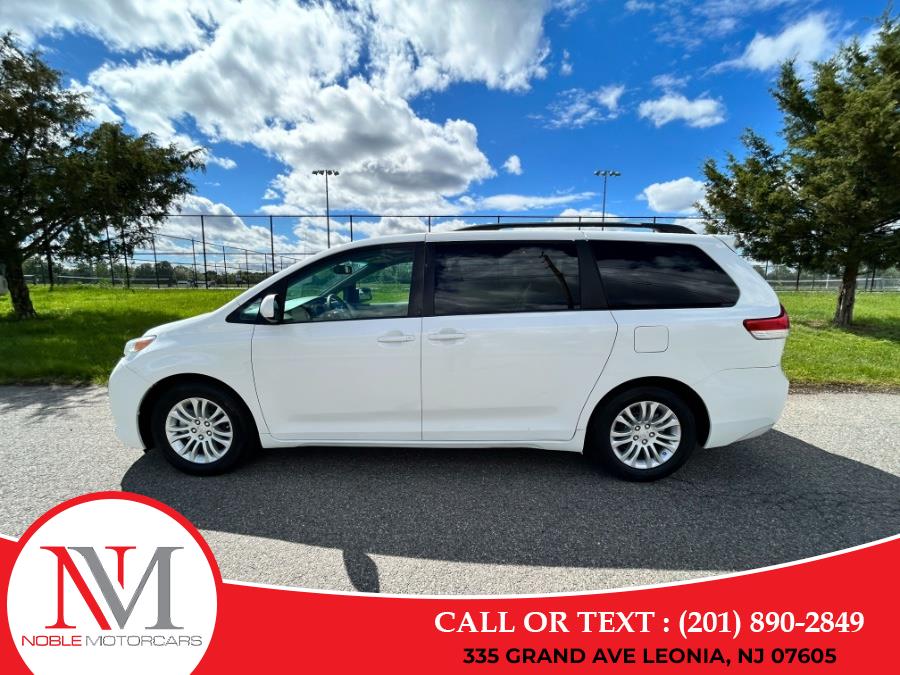 2013 Toyota Sienna XLE 7-Passenger Auto Access Se photo