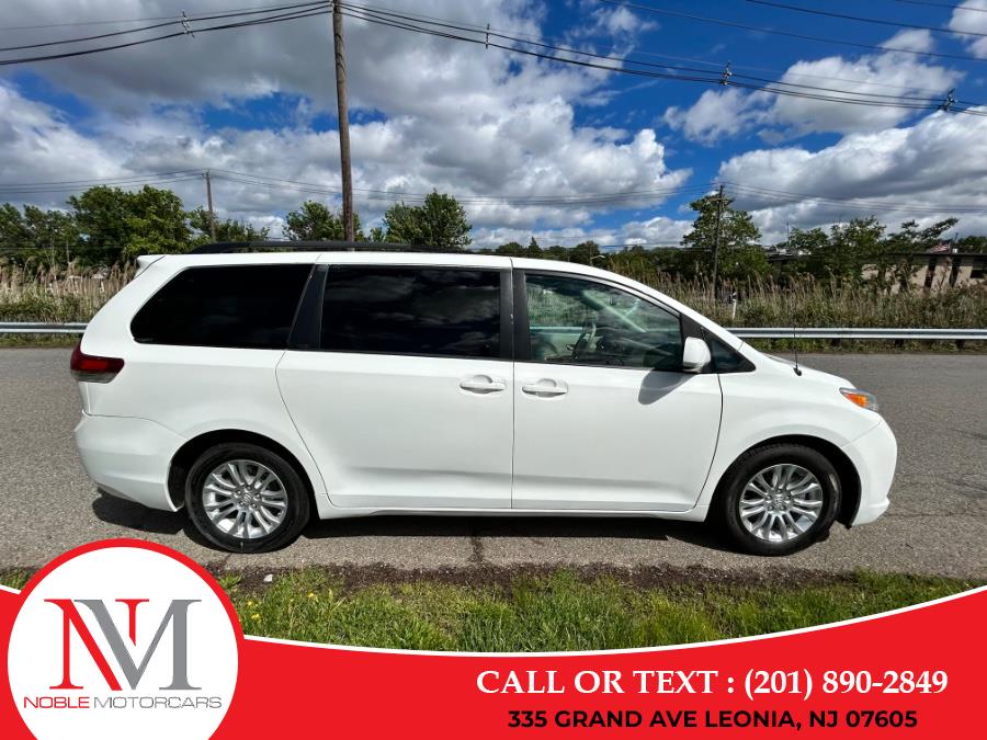 2013 Toyota Sienna XLE 7-Passenger Auto Access Se photo