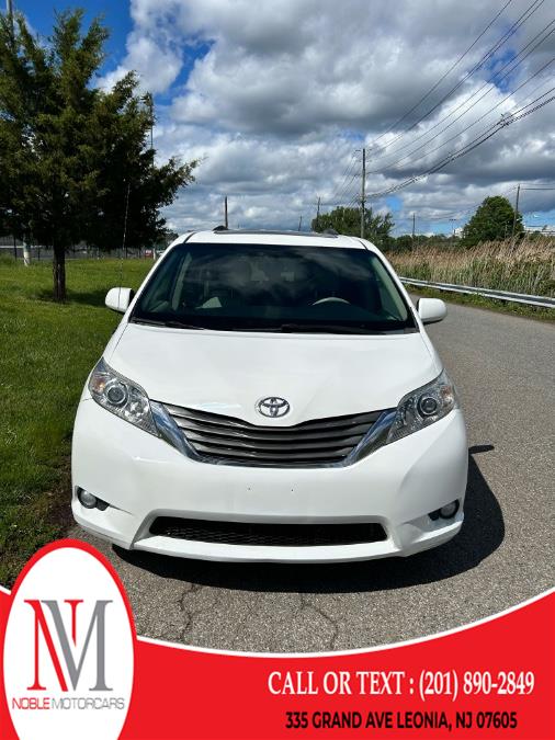 2013 Toyota Sienna XLE 7-Passenger Auto Access Se photo