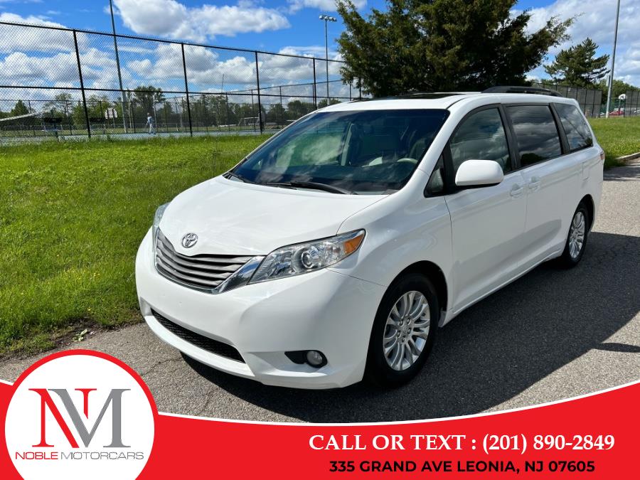 2013 Toyota Sienna XLE 7-Passenger Auto Access Se photo