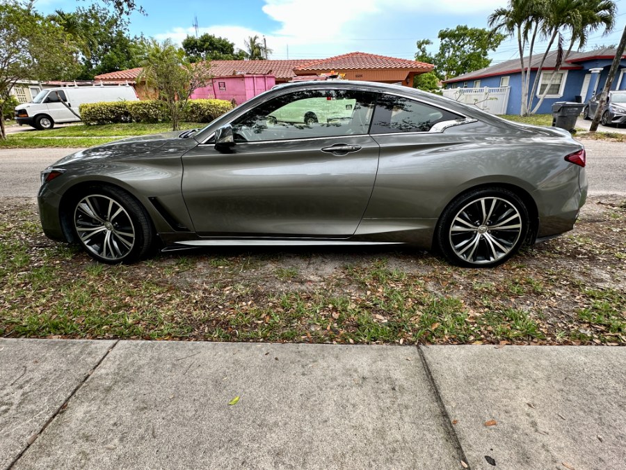 2018 Infiniti Q60 2.0t LUXE RWD photo