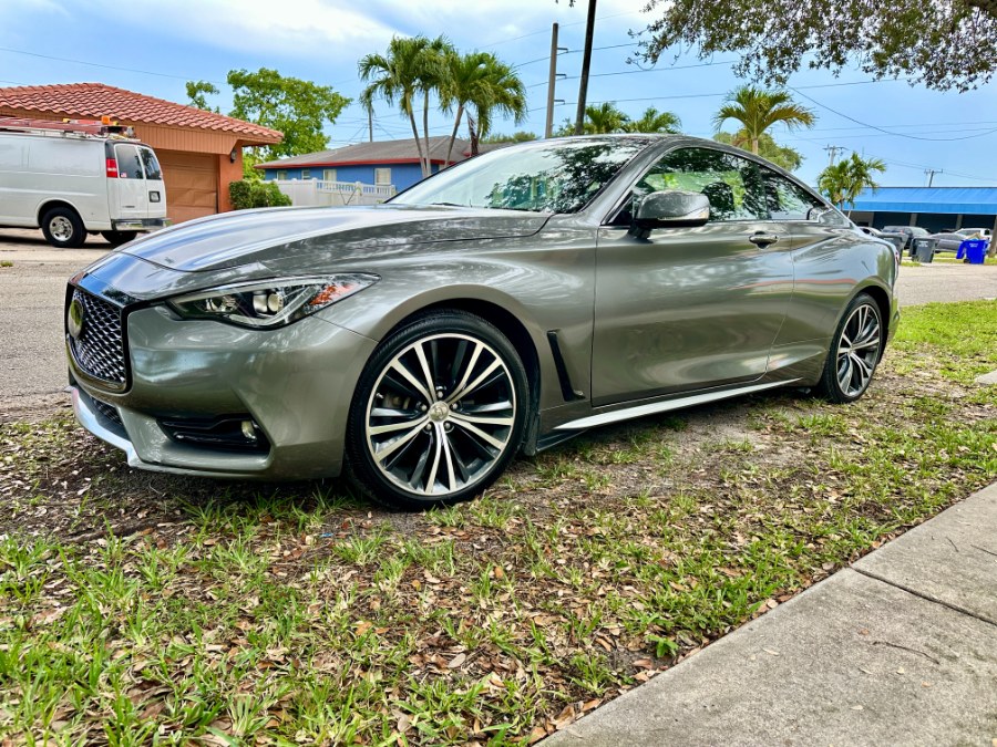2018 Infiniti Q60 2.0t LUXE RWD photo