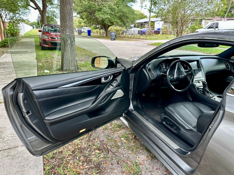 2018 Infiniti Q60 2.0t LUXE RWD photo