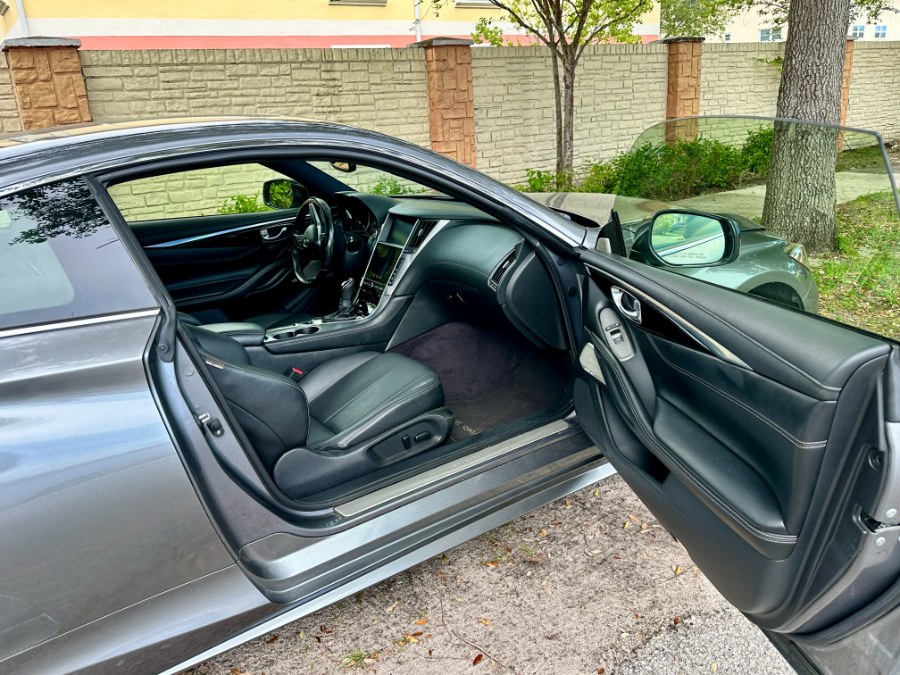 2018 Infiniti Q60 2.0t LUXE RWD photo
