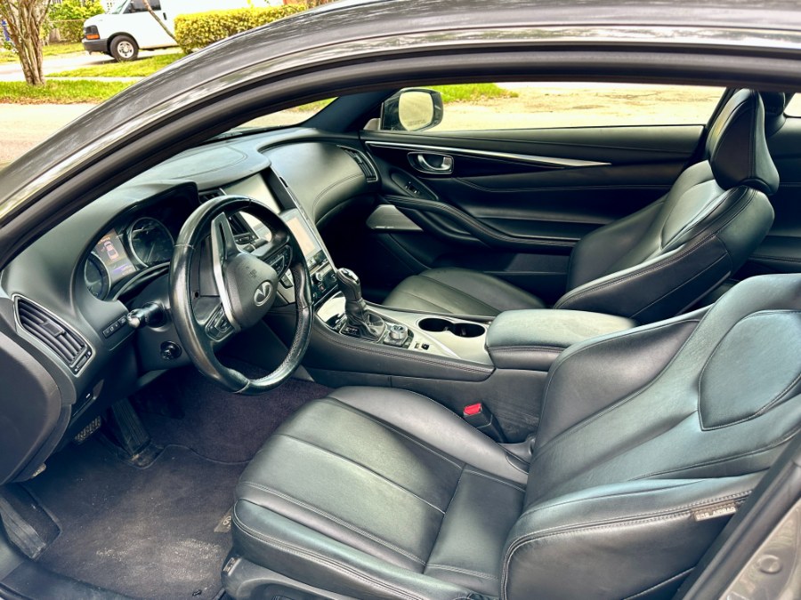 2018 Infiniti Q60 2.0t LUXE RWD photo