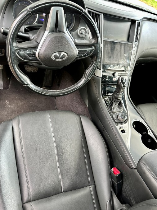 2018 Infiniti Q60 2.0t LUXE RWD photo