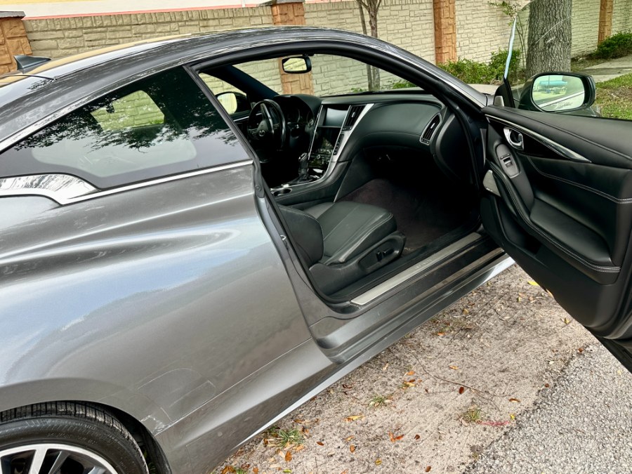 2018 Infiniti Q60 2.0t LUXE RWD photo