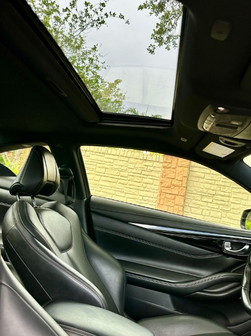 2018 Infiniti Q60 2.0t LUXE RWD photo
