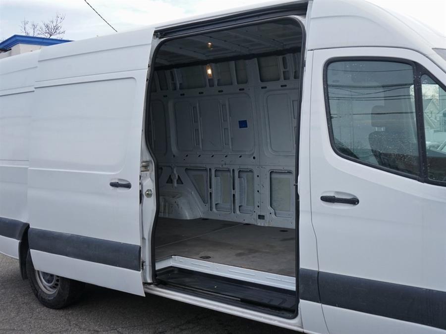 2022 Mercedes-Benz Sprinter 2500 Cargo 170 WB photo
