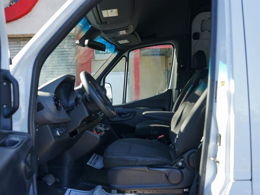 2022 Mercedes-Benz Sprinter 2500 Cargo 170 WB photo