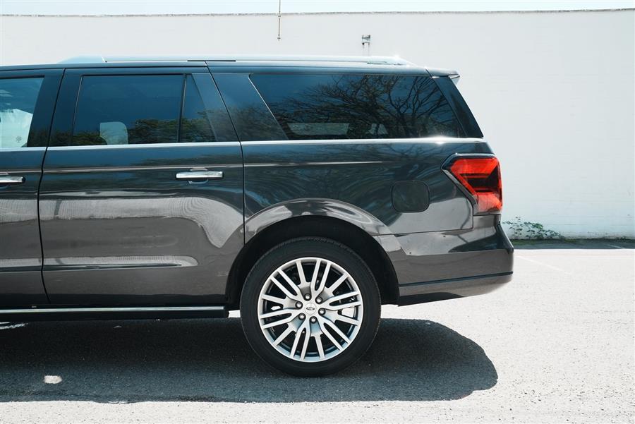 2022 Ford Expedition Max Platinum photo