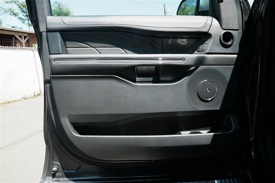 2022 Ford Expedition Max Platinum photo