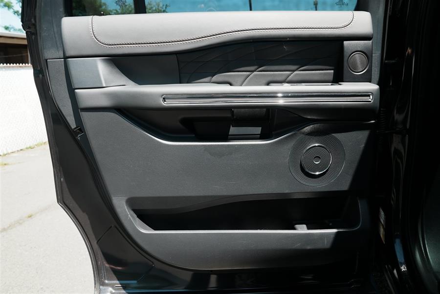 2022 Ford Expedition Max Platinum photo