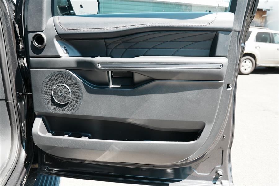 2022 Ford Expedition Max Platinum photo