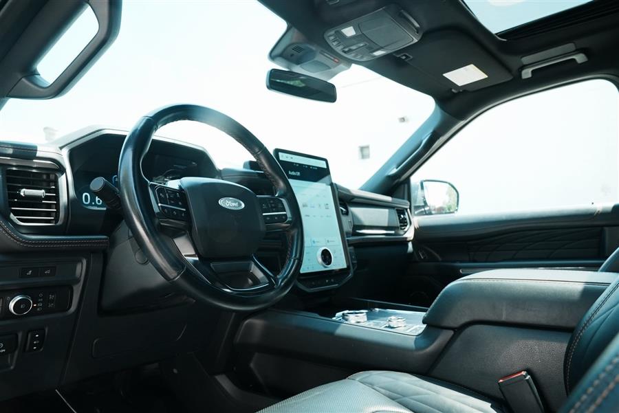 2022 Ford Expedition Max Platinum photo