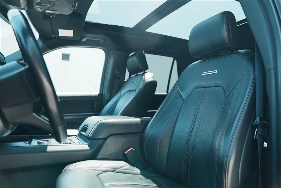 2022 Ford Expedition Max Platinum photo