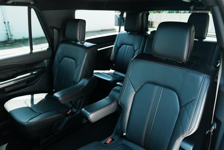 2022 Ford Expedition Max Platinum photo