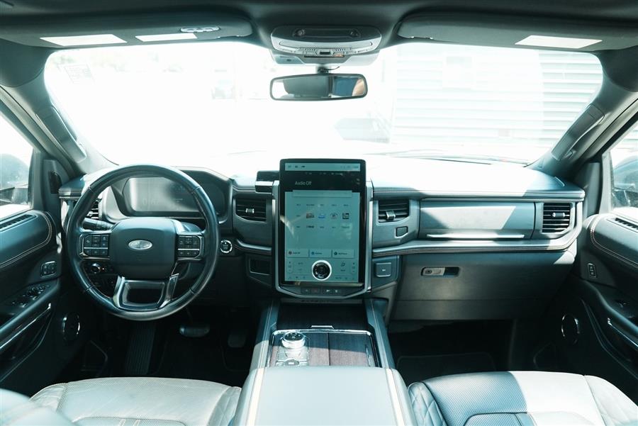 2022 Ford Expedition Max Platinum photo