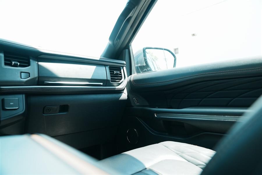2022 Ford Expedition Max Platinum photo