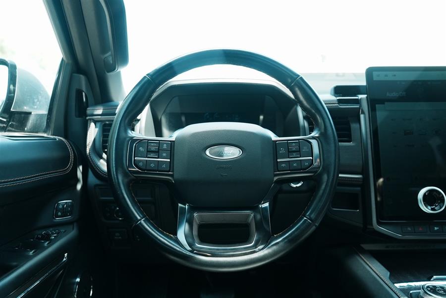 2022 Ford Expedition Max Platinum photo