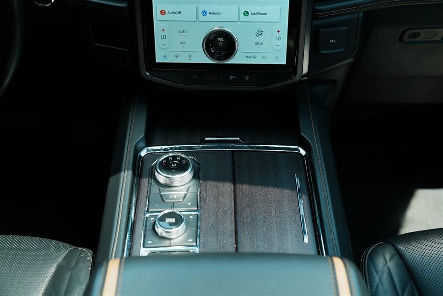 2022 Ford Expedition Max Platinum photo