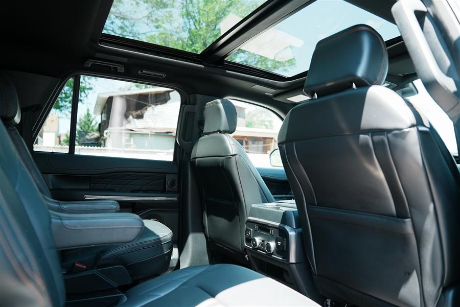 2022 Ford Expedition Max Platinum photo