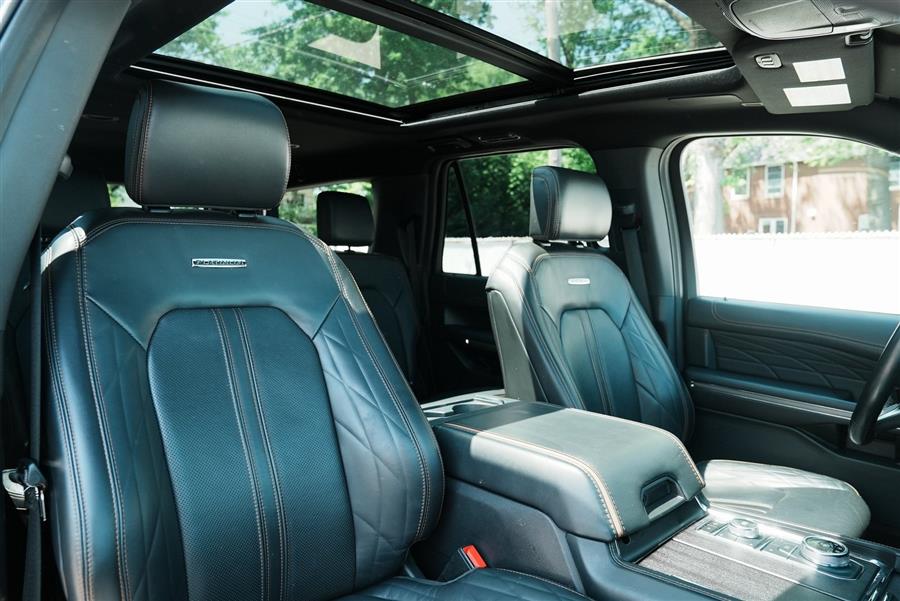 2022 Ford Expedition Max Platinum photo