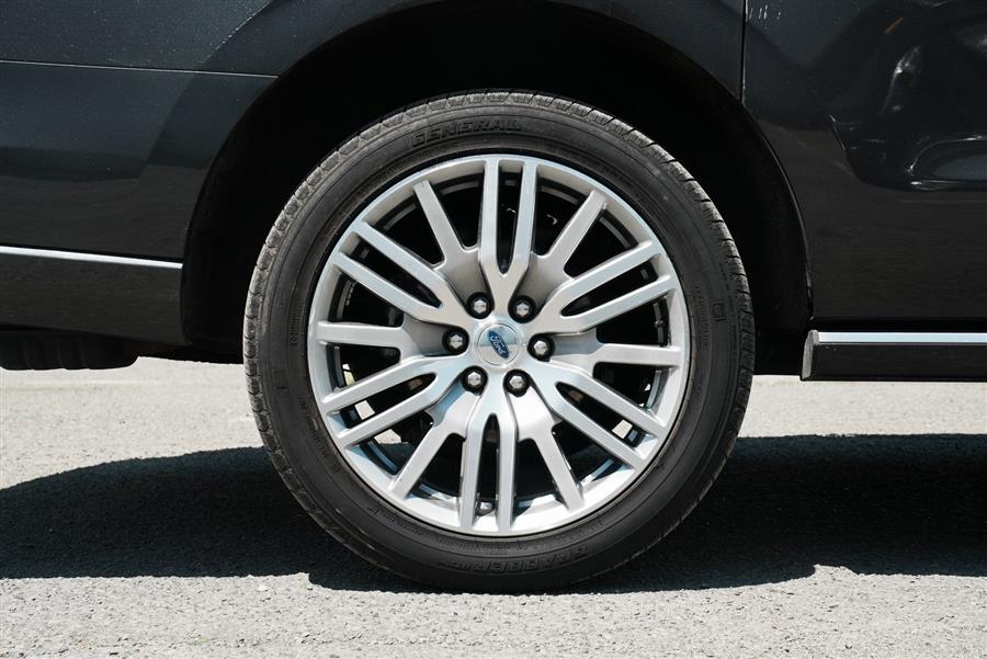 2022 Ford Expedition Max Platinum photo