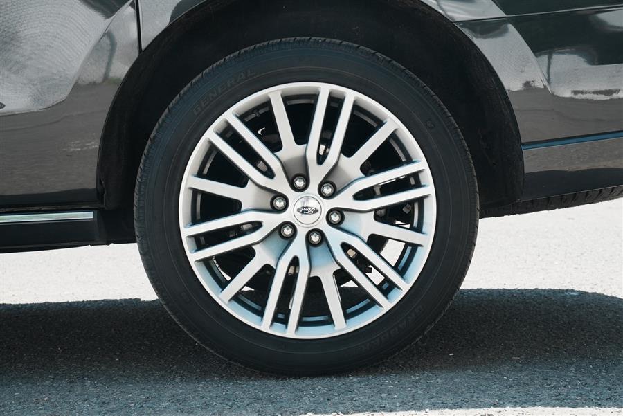 2022 Ford Expedition Max Platinum photo