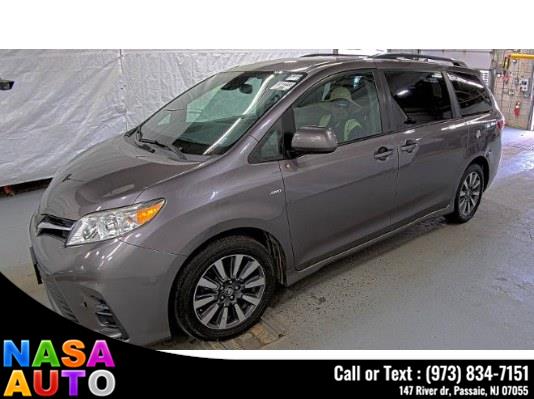 2019 Toyota Sienna LE AWD 7-Passenger (Natl) photo
