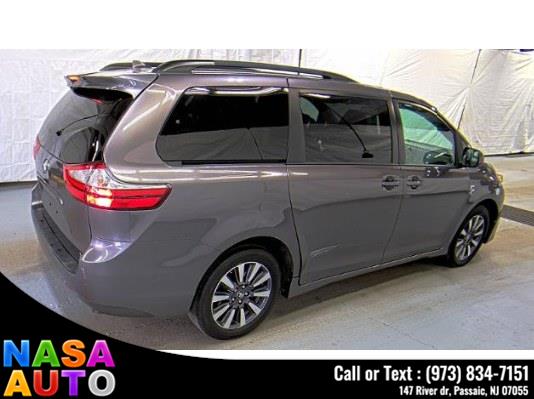 2019 Toyota Sienna LE AWD 7-Passenger (Natl) photo