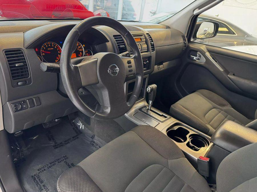 2009 Nissan Pathfinder LE photo