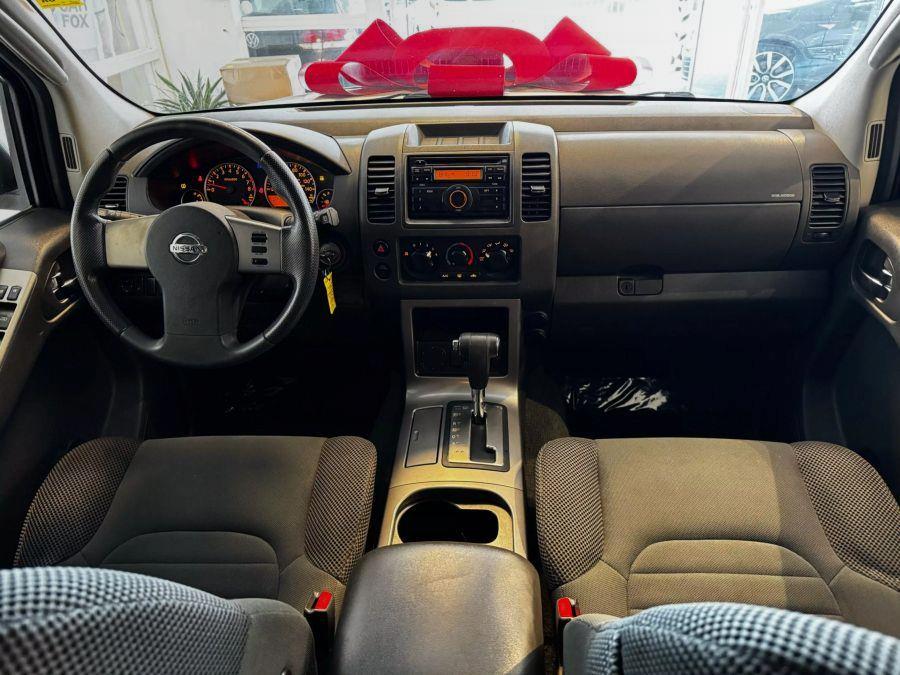2009 Nissan Pathfinder LE photo