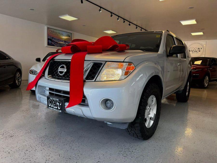 2009 Nissan Pathfinder LE photo