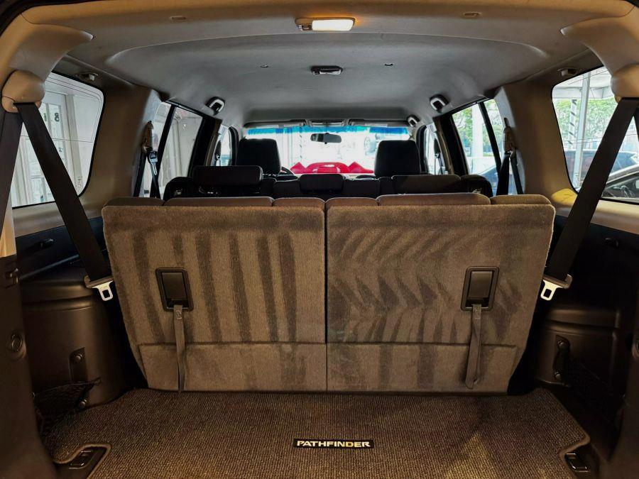 2009 Nissan Pathfinder LE photo