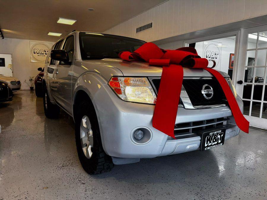 2009 Nissan Pathfinder LE photo