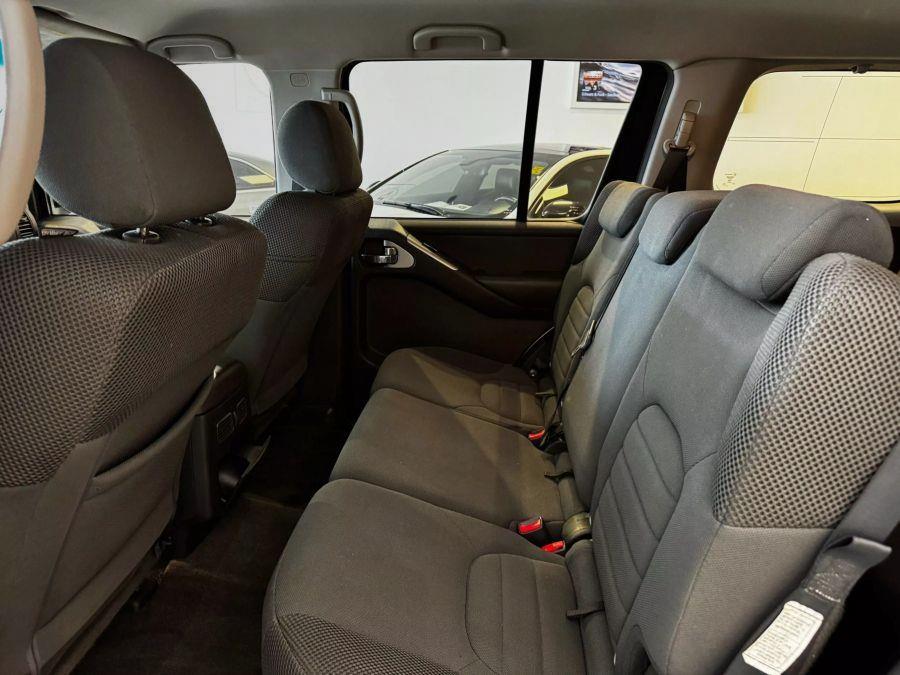 2009 Nissan Pathfinder LE photo