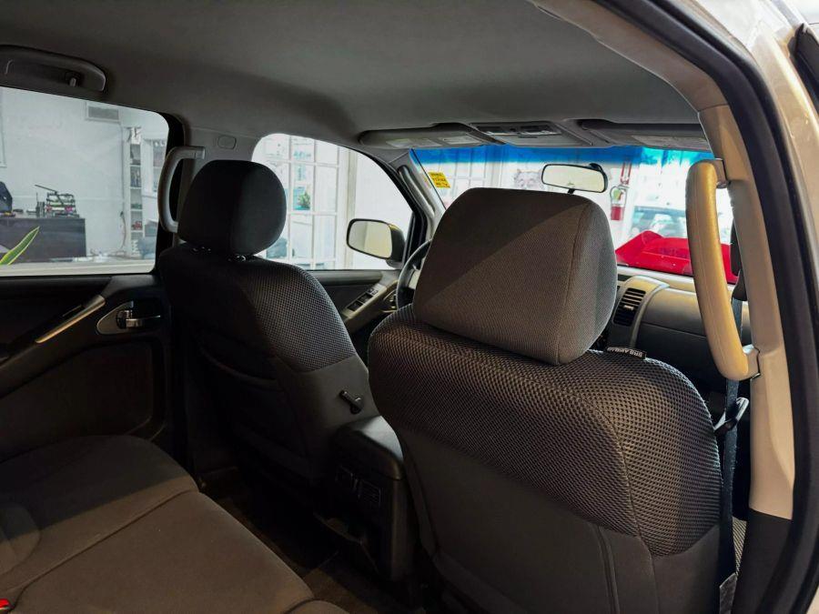 2009 Nissan Pathfinder LE photo