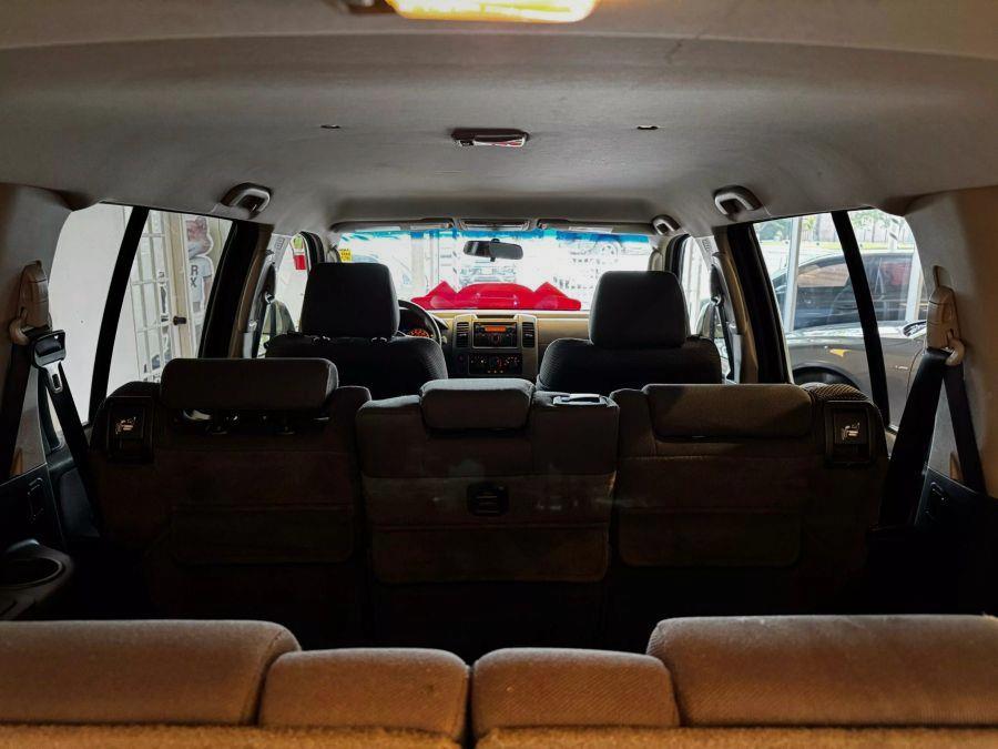 2009 Nissan Pathfinder LE photo