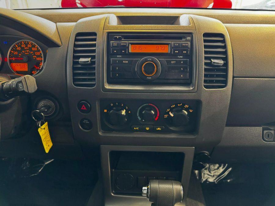 2009 Nissan Pathfinder LE photo