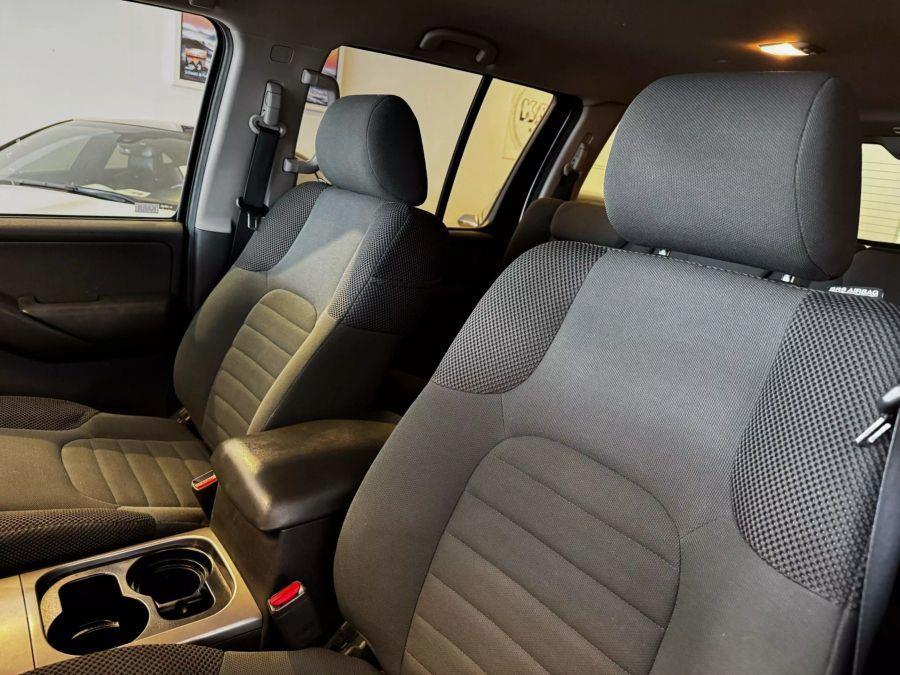 2009 Nissan Pathfinder LE photo