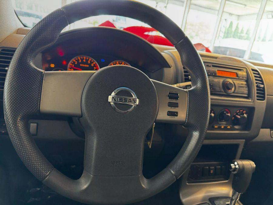 2009 Nissan Pathfinder LE photo