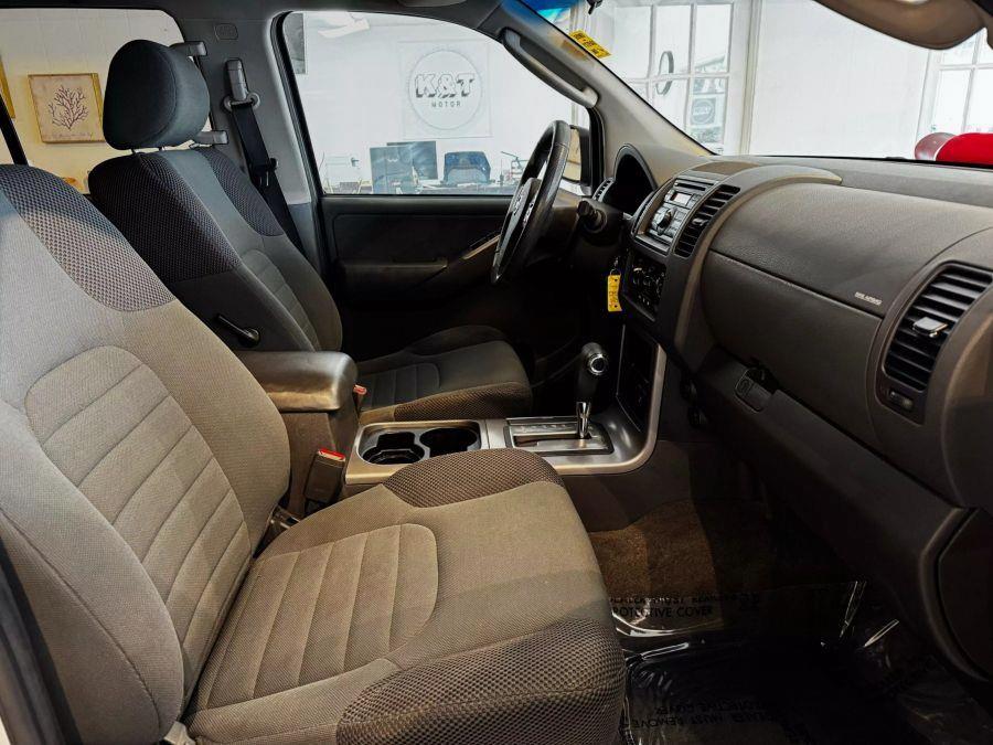 2009 Nissan Pathfinder LE photo