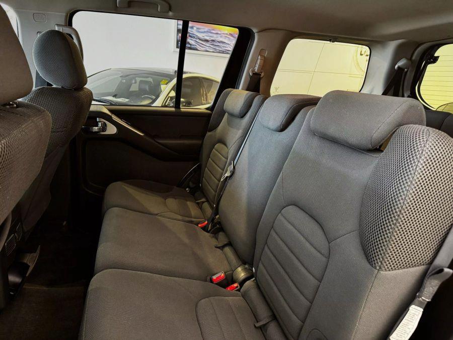 2009 Nissan Pathfinder LE photo